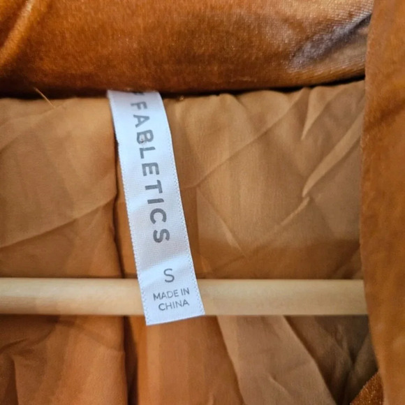 Fabletics Wander Velour Cropped Puffer Women's Jacket In Light Honey Size Small. - Picture 15 of 16